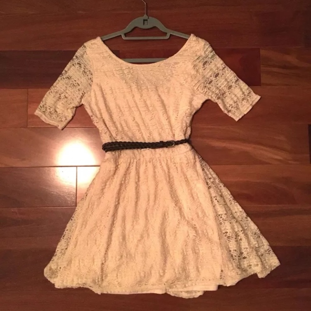 ❗️Junior’s L Rewind Lace Dress W/ Braided Belt❗️